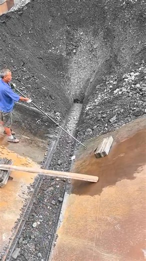 The process of a self-unloading ship unloading sand and gravel #sand and gravel #self-unloading ship #canal #unloading #crew #loading and unloading ship #ore #sand and gravel | Unloading Sailors