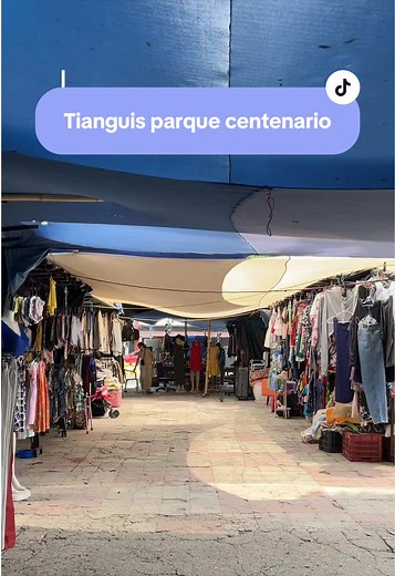 Un tianguis en El Salvador Mercado de pulgas parque Centenaeio, San Salvador Hola soy Belén! 🐞⭐️ #tianguis #mercado #elsalvador #sansalvador #segunda