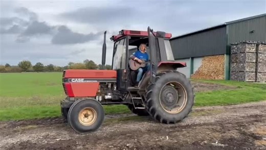 Meet Jo Haimes, part of the Yew Tree Farm family 🌿 She’s sharing a heartfelt song she wrote — a reflection of life on the land — and speaking up about her passion for farming families across the UK, as they face the challenges brought by the new pending farming tax 🇬🇧🚜❤️ #YewTreeFarm #JoHaimes #FarmingFamily #BritishFarming #UKFarmers #SupportLocalFarms #FarmingCommunity #RuralLife #LifeOnTheFarm #FarmLifeUK #FarmersVoice #AgricultureUK #FarmingHeritage #SaveBritishFarming #CountrysideVoices