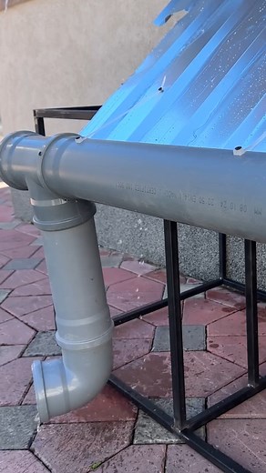 Create gutters with plastic pipes | Motor Zone