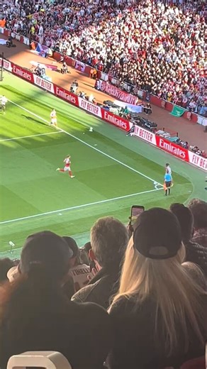 🎥 GREAT VIEW to watch Eberechi Eze’s 🏴󠁧󠁢󠁥󠁮󠁧󠁿 wonder strike in the #Arsenal vs Newcastle game today 🚀 [ Arsenal overflow ]