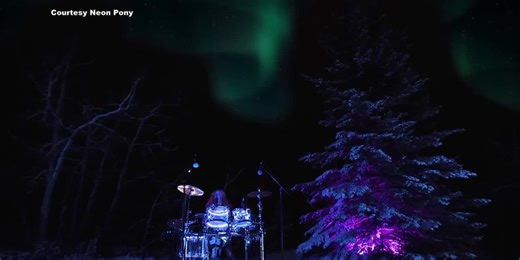 Musician performs under the aurora in Nenana — without gloves, in 17 degrees