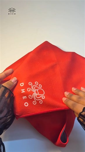 Meet the DHEO Magic Bag! The revolutionary self-adhesive storage cloth that replaces bulky pouches and keeps your essentials effortlessly secure! Lightweight, reusable, and perfect for makeup, gadgets, and travel. Wrap it. Stick it. Style it. 🥰 Join Our Group : https://www.facebook.com/share/g/1Drpxe6weM/ #dheo #skincare #selfcare #DHEOMagicBag #SmartStorage #TravelEssentials | DHEO