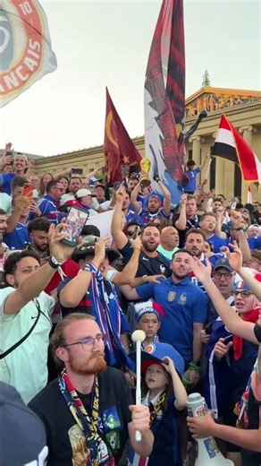 The powerful Marseillaise in front of the Rocky statue in Philadelphia
