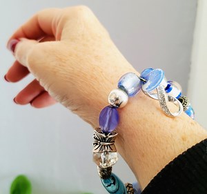 Vintage AVON 2011 Empowerment Stretch BRACELET, Glass Blue and White Beads, Ocean Colors Jewelry, Hand Embellishment (pre-owned) - Etsy Canada