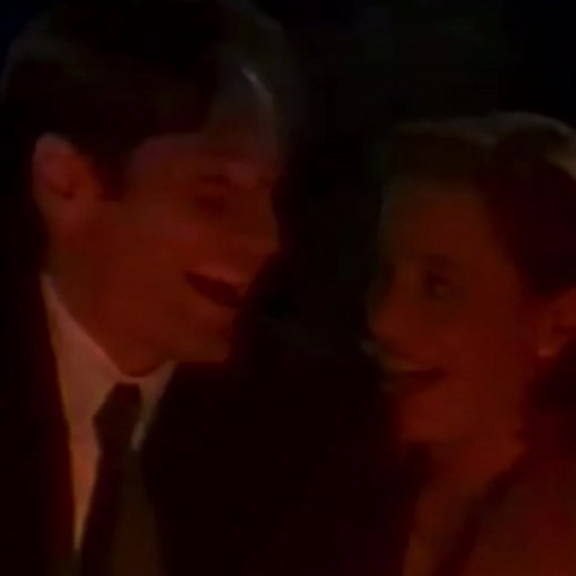 Just some X files bloopers to brighten up your day. #xfiles #danascully #foxmulder #gilliananderson #davidduchovny #alexkrycek #walterskinner