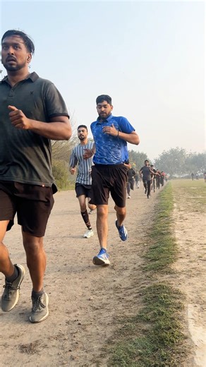 ​Thak kar ruk jana aasan hai, par har roz subah uthkar apne hi kal ke record ko todna asli daud hai.