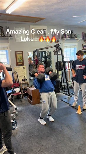 Crazy Impressive!!!!! 100lb Dumbbells!! #duckwalks #heavysquatwalks #fyp #weightlifting