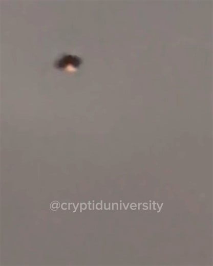 UFO/UAP recorded in MEDELLÍN, COLOMBIA 🇨🇴🛸 Captured on December 7th, 2025, a follower sent in this wild sighting of a spinning diamond-shaped disc moving straight UP into the sky with no sound, no aircraft signature, and no explanation. The movement is smooth, the rotation is clear, and the vertical climb is not typical of drones or commercial craft. Medellín has had a surge in UAP reports but this one stands out. | Cryptid University