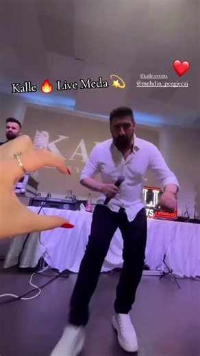 Live Performance by Meda: A Taste of Nostalgia