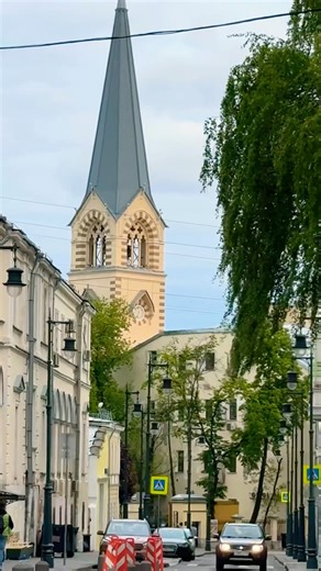 MOSCOW CITY CENTER • STREET LIFE, HISTORY & URBAN ATMOSPHERE #moscow