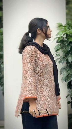 Khayal clothing on Instagram: "This elegant short kurti features an all-over traditional geometric print in warm earthy tones. Designed with a classic V-neckline and three-quarter sleeves.Subtle contrast detailing along the sleeve edges. Crafted from soft, breathable fabric, this kurti is perfect for everyday wear, casual outings, or office styling. Type : SHORT KURTHI Colour : Earthy brown Size available : M,L,XL Fabric : COTTON Dm us to make it yours💌 #fyp #explorar #shortkurthi #clothingbran