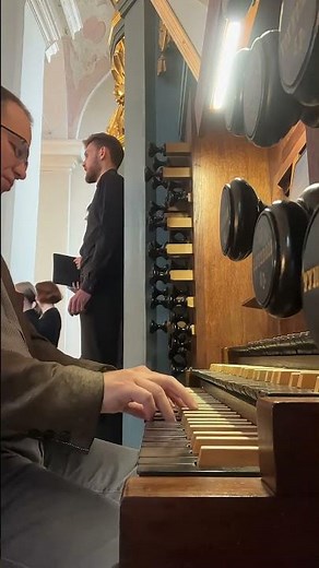 Gaudeamus Igitur with vocal ensemble and organ