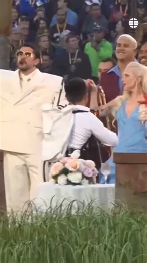 Lady Gaga brilla junto a Bad Bunny en el escenario de la Super Bowl y se lleva la ovación más grande de la noche Fue una de las grandes sorpresas del show. La cantante estadounidense apareció cantando ‘Die With a Smile’ al ritmo de salsa junto al portorriqueño. #ladygaga #badbunny #superbowl | El Mundo