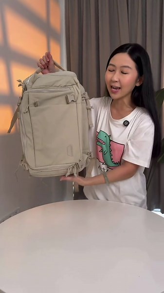 这款旅行背包设计简约又实用，轻松装下所有必需品。无论上课、通勤还是旅行，都能轻松应对。多功能设计，一包全搞定🔥 #backpack #travelbag #bagsmart #bagsmartbackpack