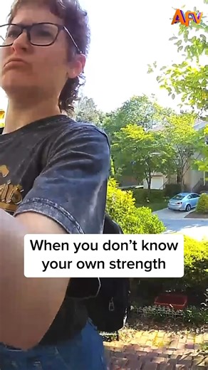 191K views · 1.9K reactions | A lesson never to underestimate yourself... 藍 #afv #fail #funny | America's Funniest Home Videos | Facebook