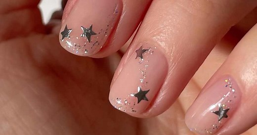 60 diseños de uñas de Navidad elegantes con un toque festivo
