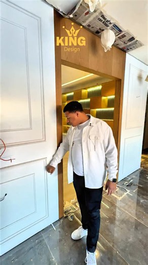 84 reactions · 11 comments | L’habillage mural avec moulures, c’est l’art de transformer un mur en chef-d’œuvre. Avec King Design, chaque moulure raconte une histoire d’élégance, de détail et de caractère. | King Design | Facebook