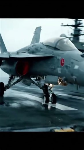 Jet’s Engine Power Drops Mid-Landing, Nearly Goes Overboard 🚢💥