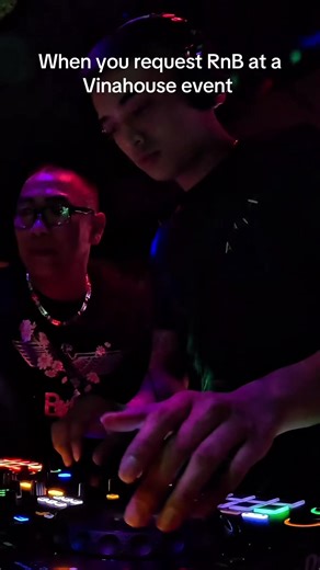 Vinahouse RnB Request Moments