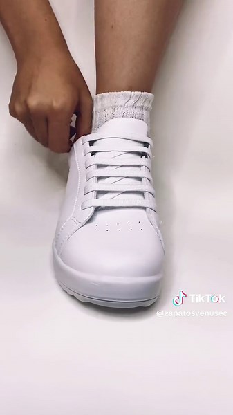 PARTE 2 | Tutorial para que seas el más cool 😎 del cole 🏫. Aprende 🤓 cómo pasar los cordones 👟 de tus zapatos deportivos fácil y rápido 😏. #tendencias #estilo #lovientiktok #diy #tendencias2023 #calzado #shoes #tutorial #amarrarcordones #cordoneszapatos #formadeamarraragujetas
