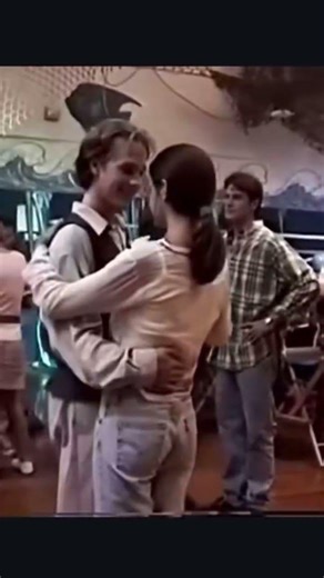 A glimpse behind the scenes of Dawson’s Creek- season 1? #dawsonscreek #90s