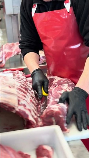 Primary beef processing: carcass breakdown and deboning #shortvideo #meatmarket #bbqmeat