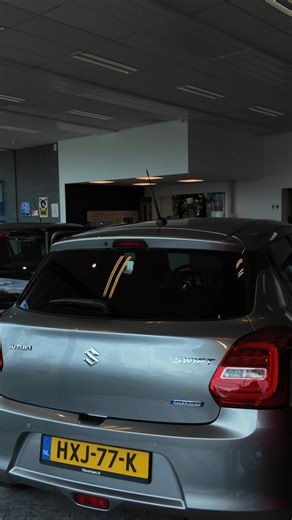 Suzuki Swift 1.2 Select Smart Hybrid Bouwjaar 2024 , Slechts 19.071 km 📌Hybrid = zuinig rijden 📌Achteruitrijcamera Dodehoekdetectie 📌Apple CarPlay & Bluetooth 📌Voorstoelen verwarmd 📌Adaptieve Cruise Control 📌 Automaat 💰 €21.995,- Compact van buiten, verrassend compleet van binnen. Klaar om in te stappen? ✨ | Kleverlaan BV - Limmen