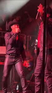 Tejano meets España. Bobby Pulido w/ David Bisbal last night in Monterrey performing each others’ mega hits “Desvelado” (see our page for that vid) & “Digale” below. | Tejano Vibes Radio