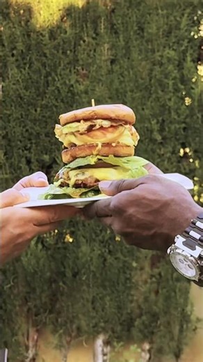 Heavy weight Burger! #boxing #burger #dance #usyk #challenge
