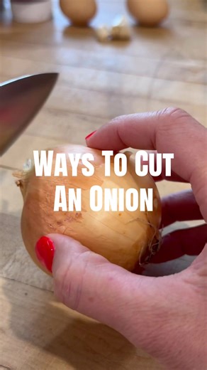 How to cut an onion without tears or wasted time