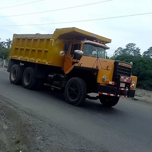Mack DM 800 Dump Truck ‪@macktrucks‬