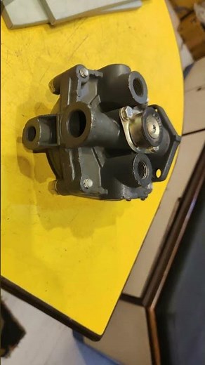 WABCO R2 Relay Valve - Air Brake System Component for Commercial Vehicles