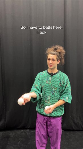 Tutorial! Can you juggle with three balls? Here’s a nice way to begin your juggling combo if you want to look cooler. #juggling #tutorial