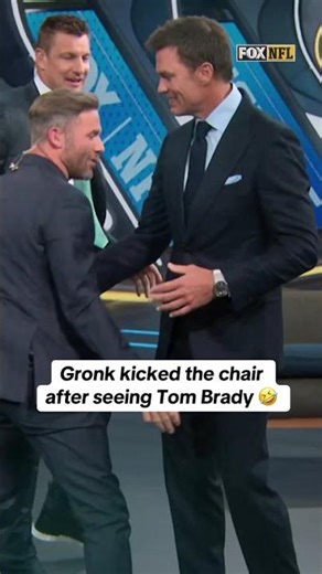 Chair spike next time? 🤔 #nfl #gronk #tombrady
