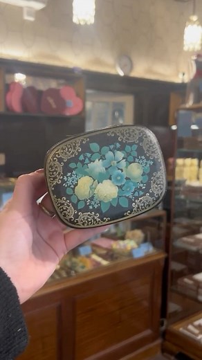 #throwbackthursday to the 1960s, when our some of our chocolates were packed in these beautiful tins. A few weeks ago, we shared one of our beautiful ceramic jars that was sent in by a lovely customer – this week it’s these vintage treasures taking the spotlight. If you have any memories or pieces from Audrey’s past, we’d love for you to share them with us🩵 | Audrey's Chocolates