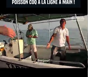 Cyril est au Costa Rica avec comme mission principale : prendre un marlin à la ligne à main, à la manière de Santiago, comme dans le romain "Le vieil homme et la mer", d'Ernest Hemingway. Mais avant de se mesurer à ces monstres, Cyril pars s'entrainer avec son ami Cow-boy sur des poissons un peu plus petits mais tout aussi puissants : les poissons coqs ! | Cyril Chauquet