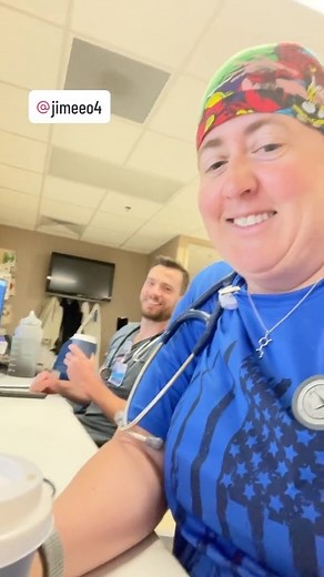 Dr.Beachgem10 on Instagram: "A day in my life as a peds ER doctor and mom of 4 (kids and cats!). We have a great team and love when we have furry visitors #therapydog #emergency #hospital #momlife #pediatrics #physicianassistant #erdoctor #adayinmylife"