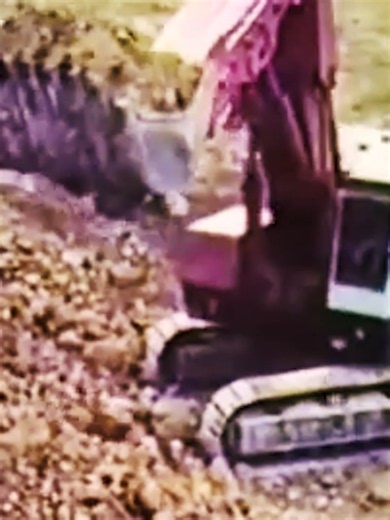 The Strange (but AMAZING) Poclain EC1000 concept excavator #mining #excavator #engineering #history