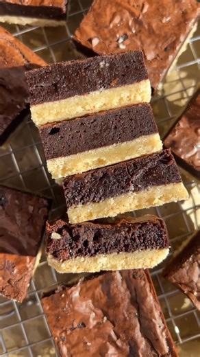 New recipe ✨ Brown Butter Shortbread Brownies This brownie brings it all, a buttery crisp from the shortbread all topped with a layer of in | The Polish Mom