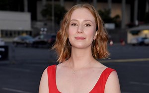 ‘Hacks’ star Hannah Einbinder on growing up in the Jewish and showbiz traditions