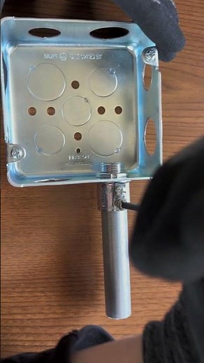 プラスドライバーだけでねじ切り。アウトレットボックスとねじなし電線管（E管）の取り付け #第二種電気工事士 #技能試験対策 #ショート