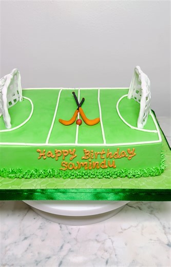 Deliziosa torta a tema hockey per festeggiare