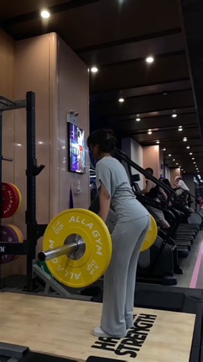 Glute Workout Routine | Strong & Confident Fitness Vibes #fitness #gym #beauty #fitwomen #thecurve