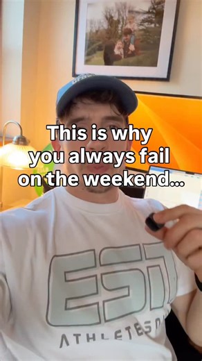 Moz on Instagram: "Good with your diet and training in the week, and then the wheels fall off at the weekend? Super common It happens to a lot of people There a simple reason for why it happens And it’s not because you’re not disciplined or don’t want it enough DM me ‘WEEKEND’ and I’ll message you the 3-step weekend survival guide that I gave to my clients this week"