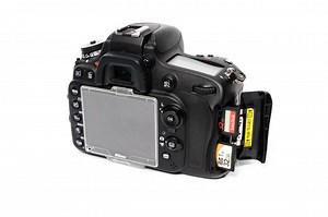 Nên mua thẻ nhớ hãng nào? Sandisk hay Lexar?