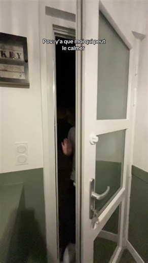 Y’a que moi qui peut le calmer : Une scène humoristique