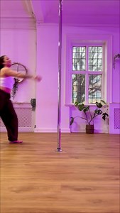 3.4K views · 293 reactions | Dynamic flow I taught in yesterday’s mixed level class, everyone did so well!  ————————- Dynamicpole Pole flip Pole kip Pole transition Intermediate Pole Pole flow Pole combo | Chloe Anderson | Facebook