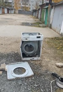 171K views · 1.6K reactions | Poor Washing Machine藍This poor washing machine is almost turning into a Transformers!  #HomeApplianceStruggles #Funny #DailyMoments #Hilarious | iChongqing | Facebook