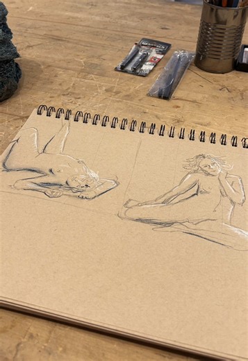 Have you ever done figure drawing? I found a lovely little workshop nearby that puts on a figure drawing session. It was really sweet, and so many different styles and perspectives were created by everyone drawing. Comparing all the drawings at the end of the session was super fun! . . . . . #figuredrawing #art #artist #sketching #liveart